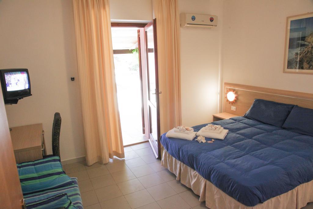 Hotel Mezzaluna Калофорте Экстерьер фото